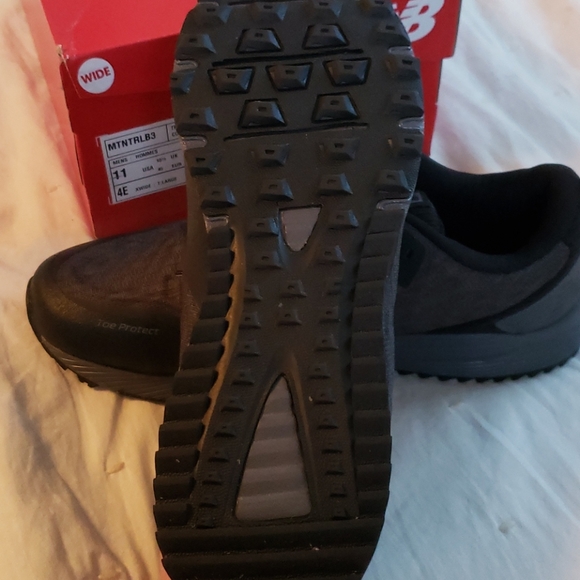 Men's New Balance Trail Running Sneakers - Picture 2 of 5